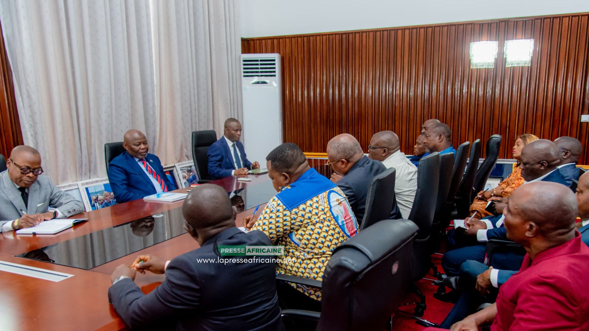 Sécurité à l’Est : le Président de l’Assemblée nationale échange avec les députés de la Tchopo, de l’Ituri, du Nord-Kivu et du Sud-Kivu