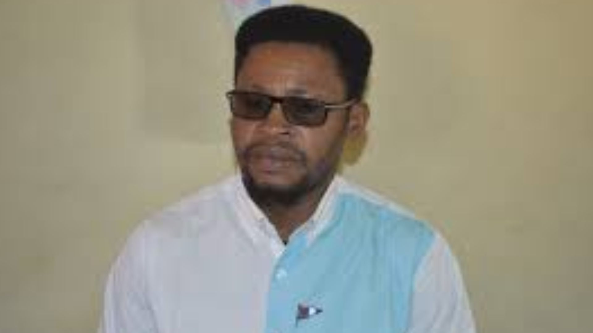 RDC : en séjour à Kinshasa pour les funérailles de son père, l'AT de Demba David Badibanga toque des grandes portes