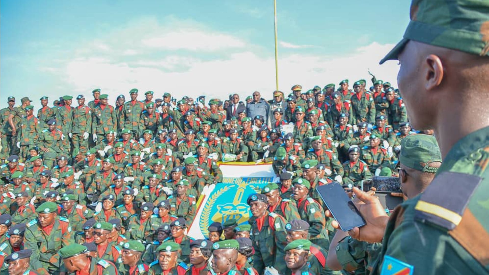 RDC : 431 nouveaux sous-lieutenants issus de l'Académie militaire des FARDC de Kananga prennent les armes.