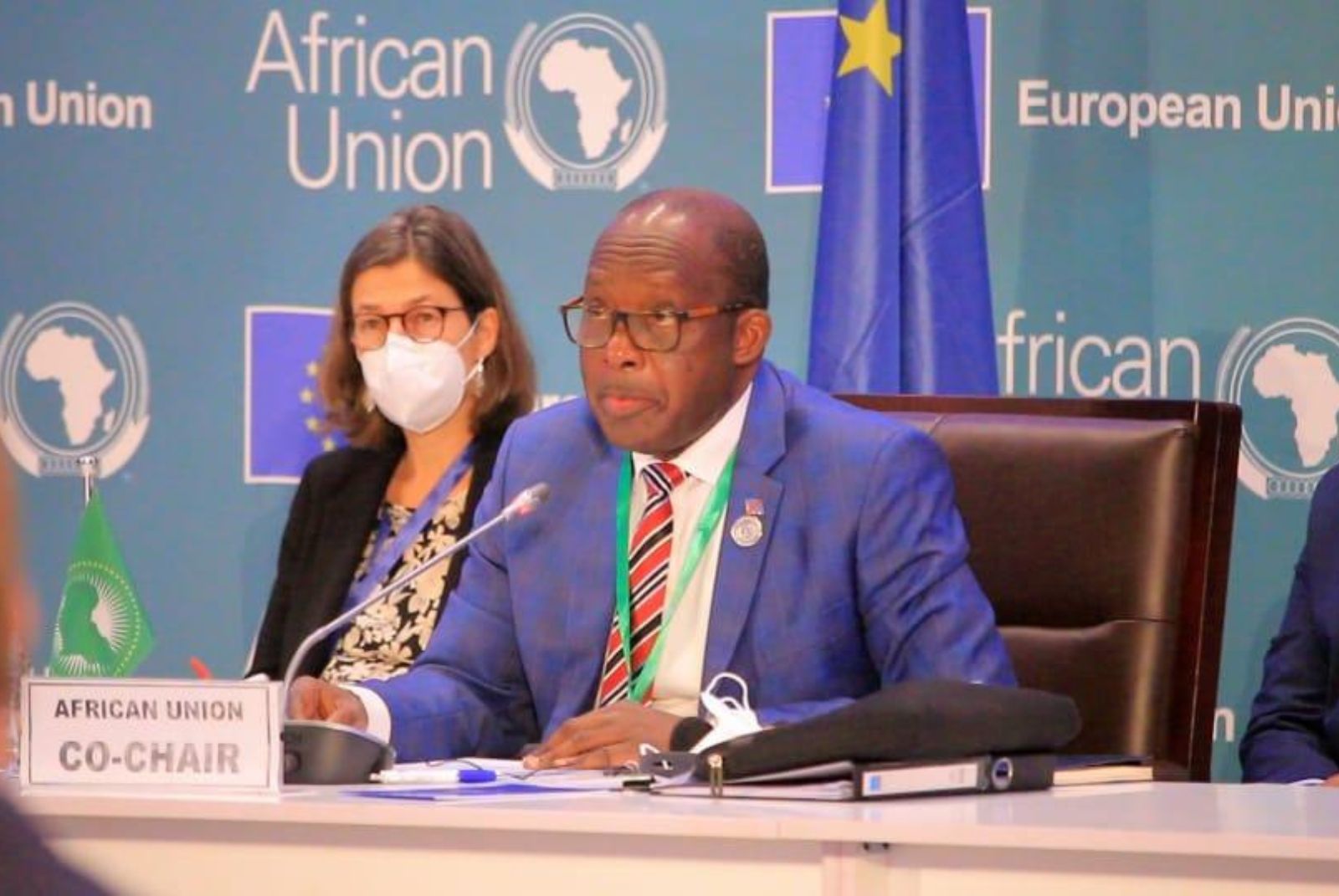 RDC : Le gouvernement congolais critique le traité signé entre l'Union européenne et le Rwanda qui favorise le pillage dans le pays.
