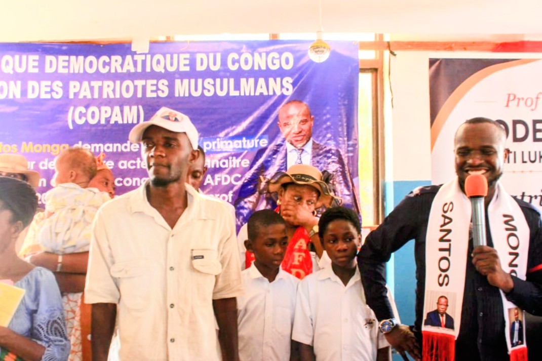 Rentrée scolaire à Uvira : Santos Monga soulage des familles frappées par la crise