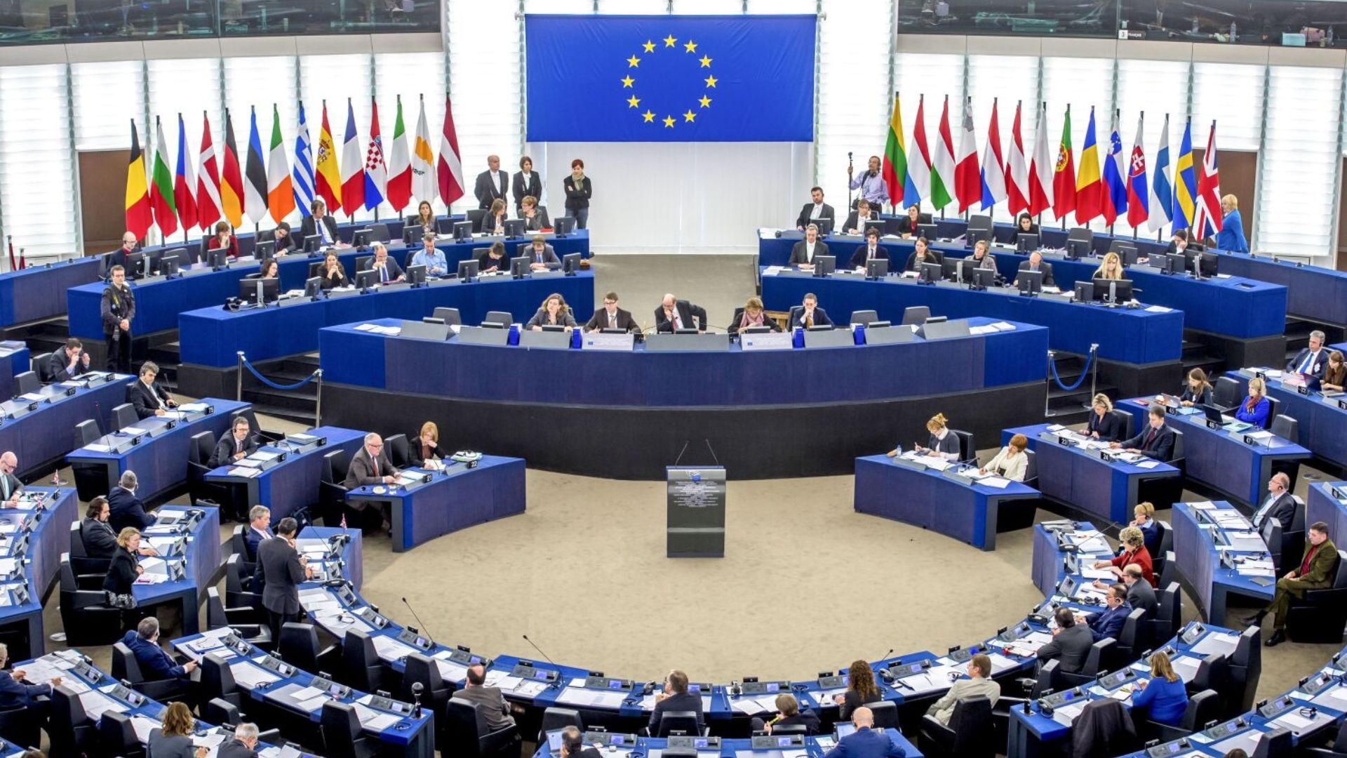 Thierry MARIANI au parlement européen: la Commission européenne a conclu un partenariat honteux sur les matières premières avec le Rwanda.